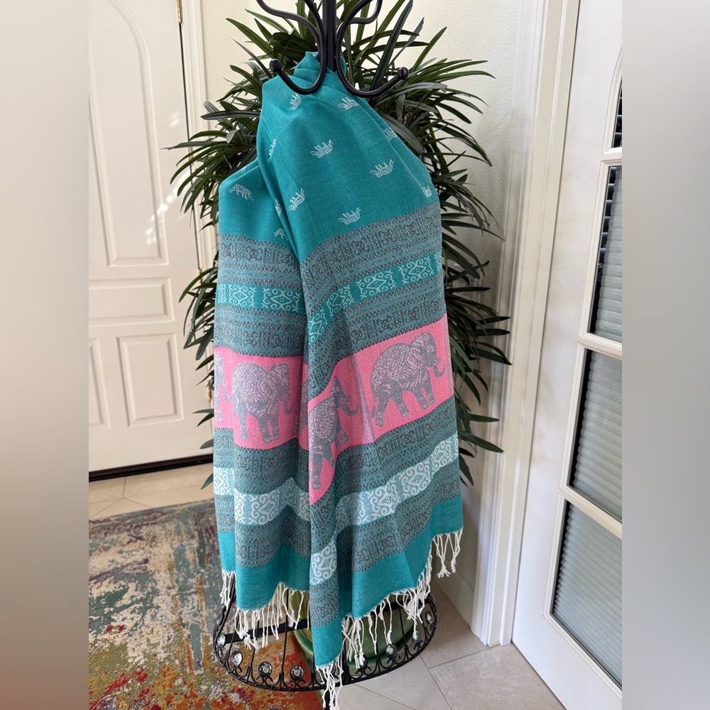 🧣Teal and Pink Elephant Design Cashmere/Silk Pashmina Scarf Wrap from Thailand.